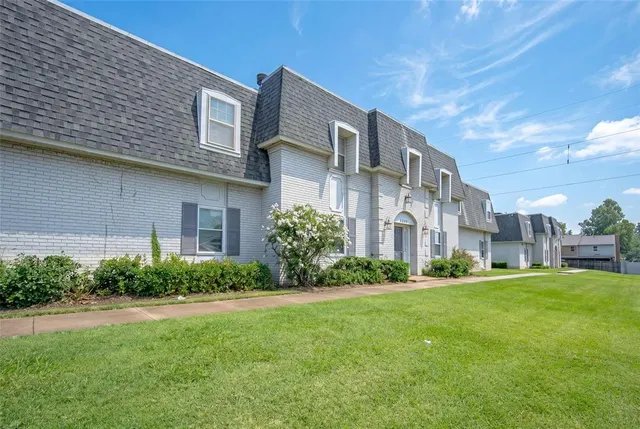 Photo 2 — 11417 N May Avenue B, Oklahoma City, OK 73120