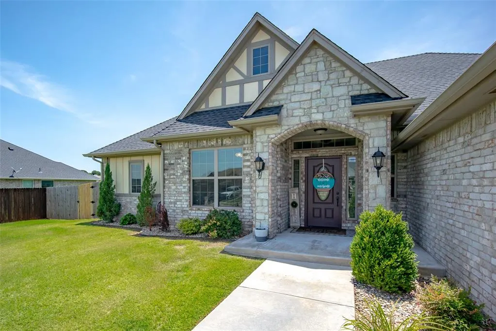 Front exterior — 440 Megan Lane, Blanchard, OK 73010