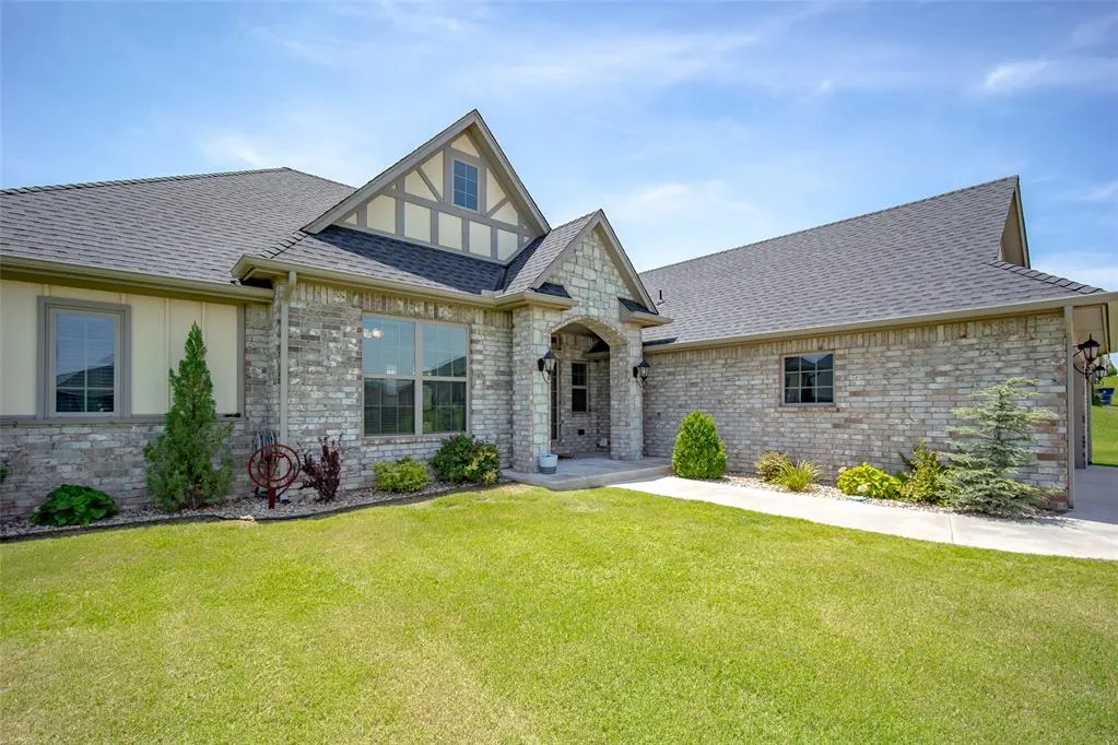 Photo 2 — 440 Megan Lane, Blanchard, OK 73010