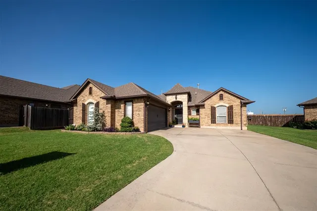 Photo 3 — 1920 Evans Court, Moore, OK 73160
