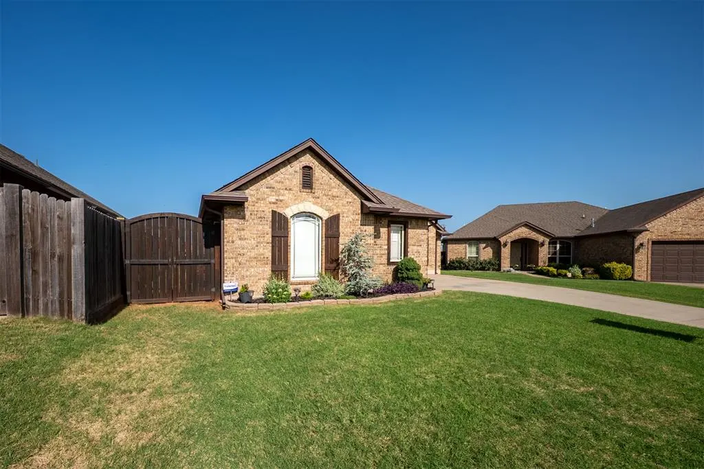 Photo 4 — 1920 Evans Court, Moore, OK 73160