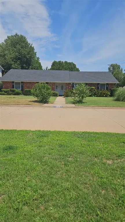 Photo 2 — 12217 Greystone Terrace, Oklahoma City, OK 73120
