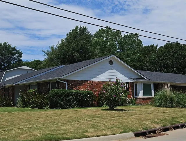 Photo 8 — 12217 Greystone Terrace, Oklahoma City, OK 73120