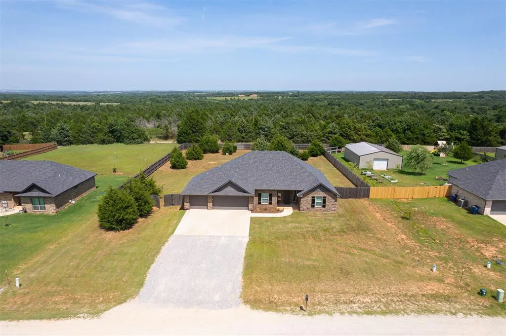 Photo 2 — 2300 Count Fleet Way, Guthrie, OK 73044
