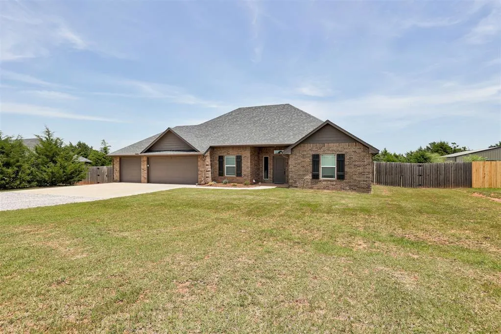 Photo 3 — 2300 Count Fleet Way, Guthrie, OK 73044
