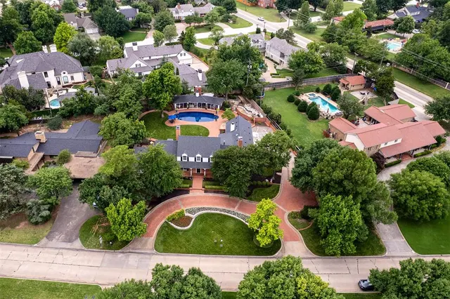 Front exterior — 1606 Guilford Lane, Nichols Hills, OK 73120