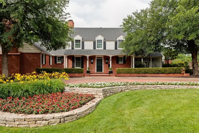 Photo 2 — 1606 Guilford Lane, Nichols Hills, OK 73120