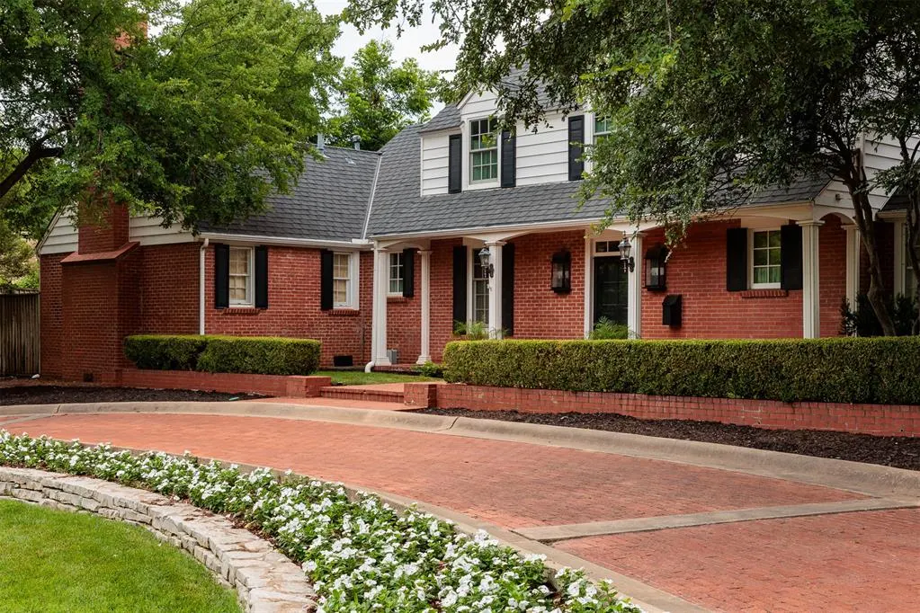 Photo 3 — 1606 Guilford Lane, Nichols Hills, OK 73120