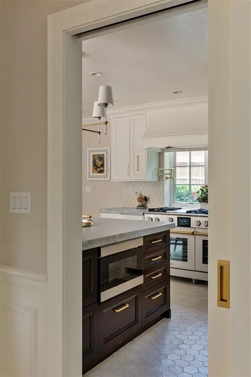 Photo 17 — 1606 Guilford Lane, Nichols Hills, OK 73120