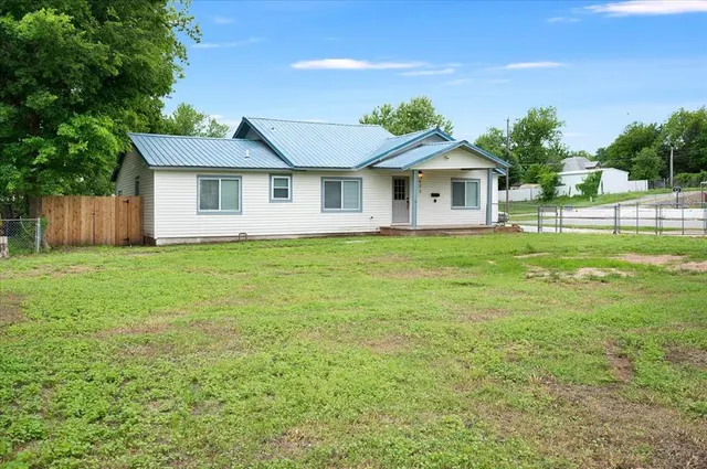 Photo 4 — 825 W Colorado Avenue, Chickasha, OK 73018