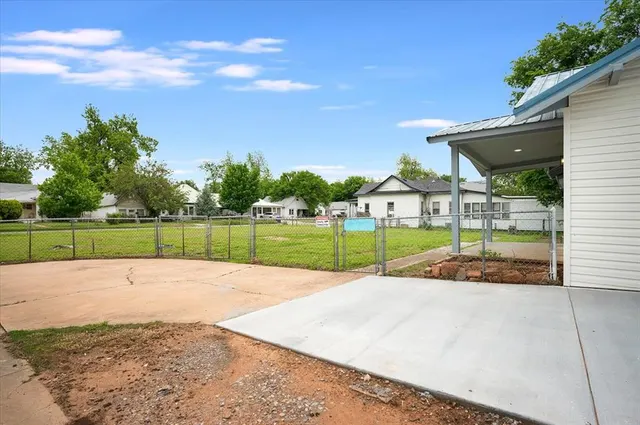 Photo 5 — 825 W Colorado Avenue, Chickasha, OK 73018