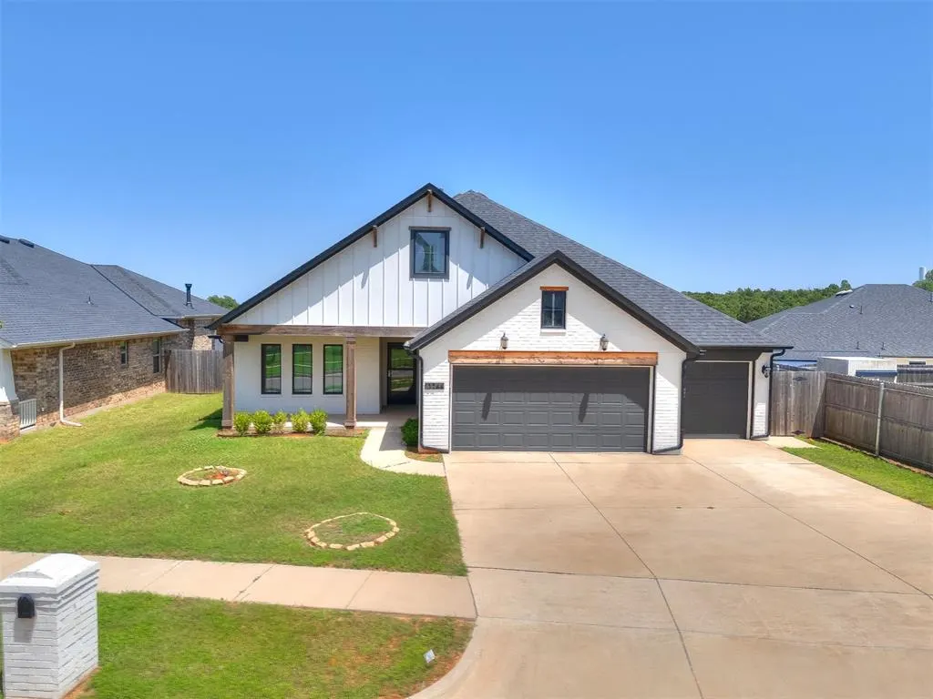 Front exterior — 13244 Sawtooth Oak Road, Choctaw, OK 73020