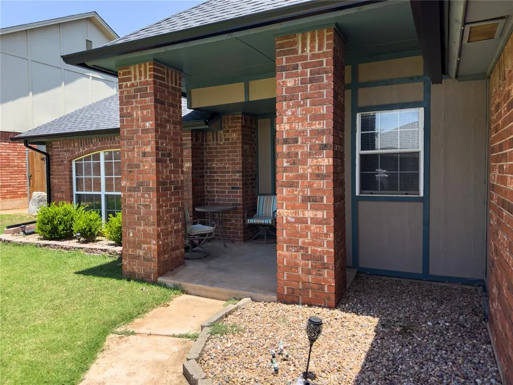 Photo 3 — 520 Greenfield Drive, Yukon, OK 73099