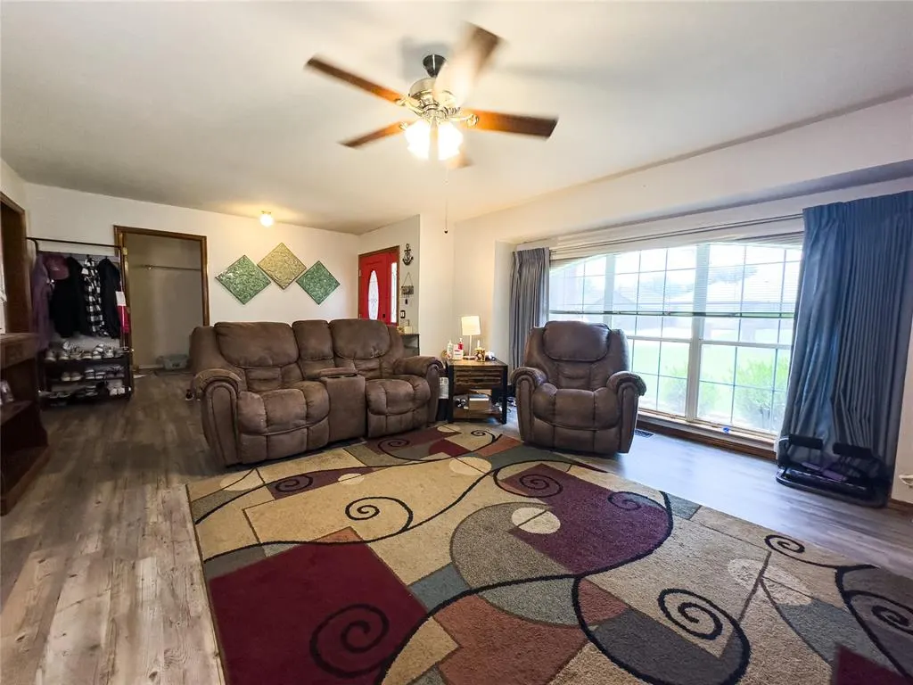 Photo 6 — 520 Greenfield Drive, Yukon, OK 73099