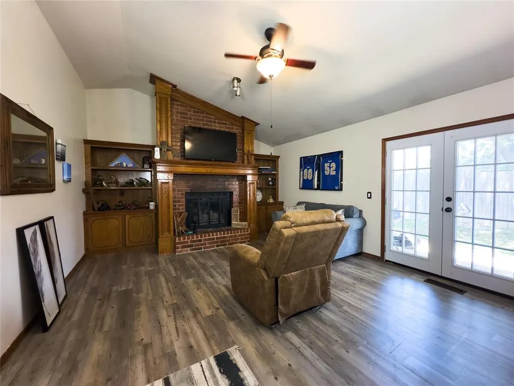 Photo 10 — 520 Greenfield Drive, Yukon, OK 73099