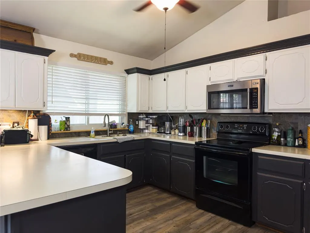 Photo 12 — 520 Greenfield Drive, Yukon, OK 73099