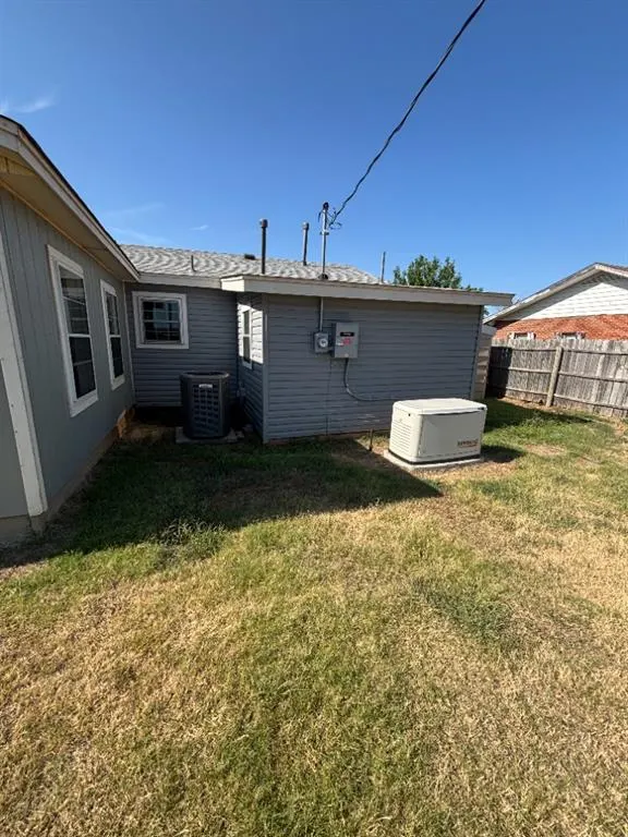 Photo 12 — 722 E 8th Street, Olustee, OK 73560