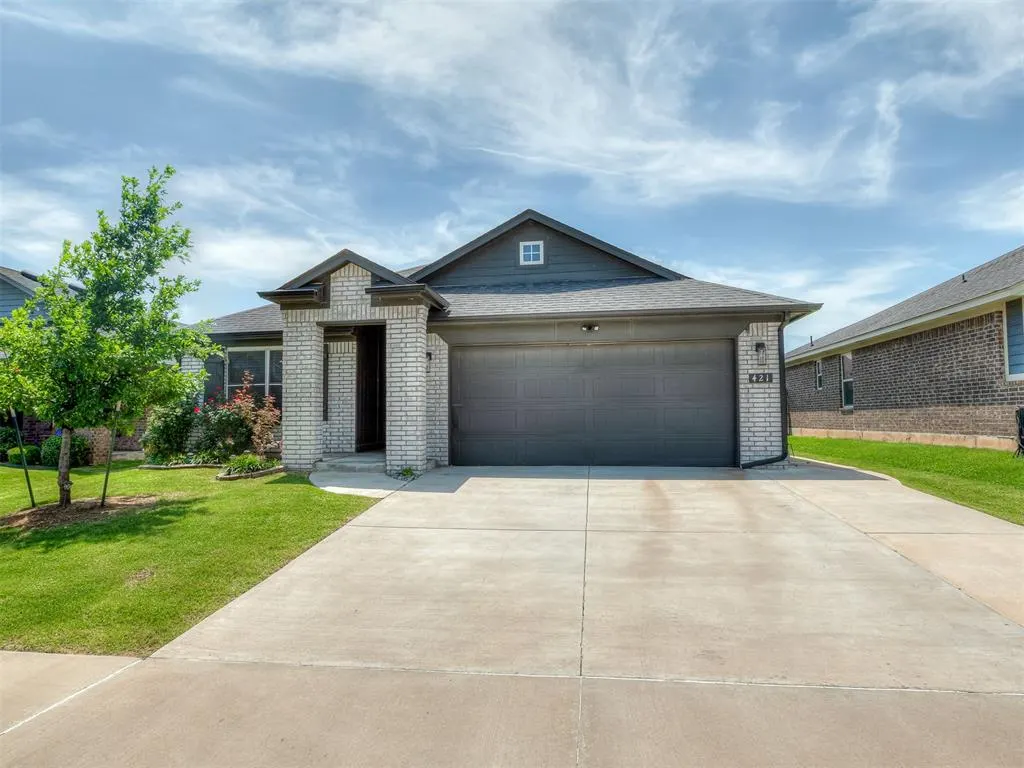 Front exterior — 421 Kearny Lane, Yukon, OK 73099