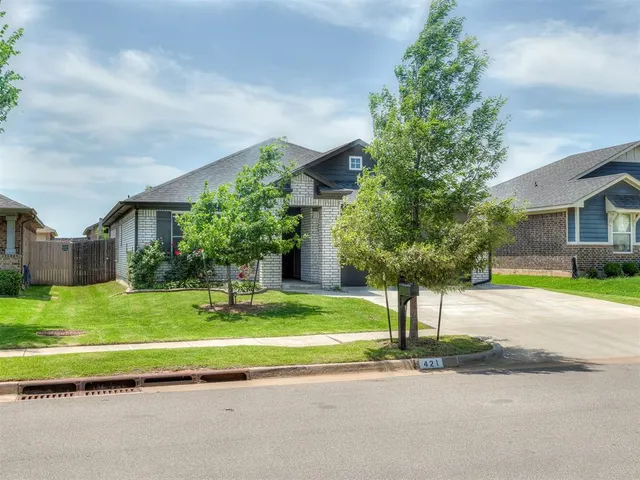 Photo 3 — 421 Kearny Lane, Yukon, OK 73099