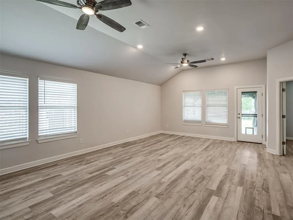 Photo 5 — 421 Kearny Lane, Yukon, OK 73099