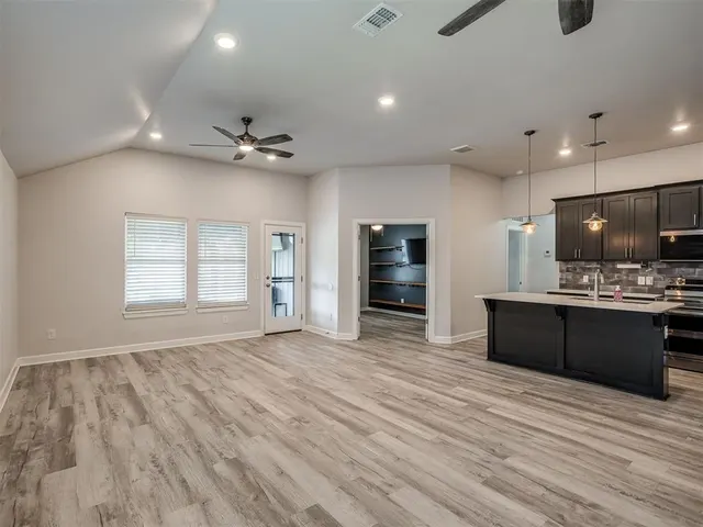 Photo 7 — 421 Kearny Lane, Yukon, OK 73099