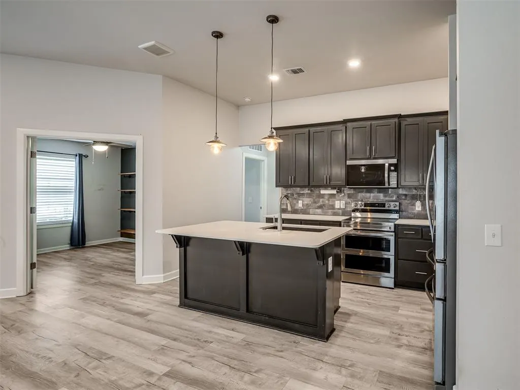 Photo 10 — 421 Kearny Lane, Yukon, OK 73099