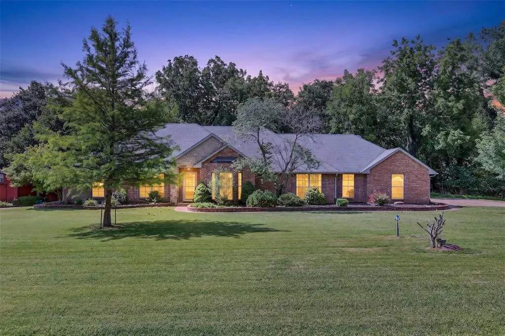 Front exterior — 1690 Deerwood Trail, Edmond, OK 73034