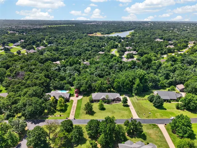 Photo 2 — 1690 Deerwood Trail, Edmond, OK 73034