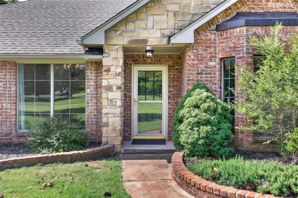 Photo 5 — 1690 Deerwood Trail, Edmond, OK 73034