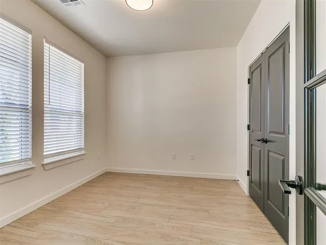 Photo 8 — 7701 Three Woods Lane, Yukon, OK 73099