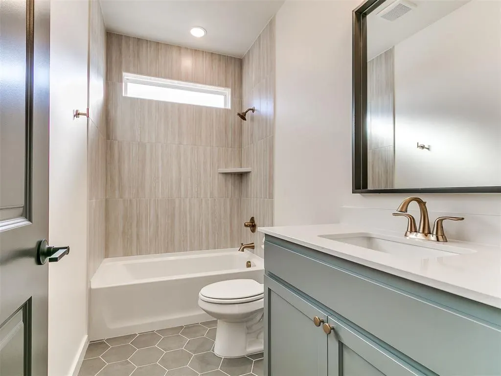 Photo 10 — 7701 Three Woods Lane, Yukon, OK 73099
