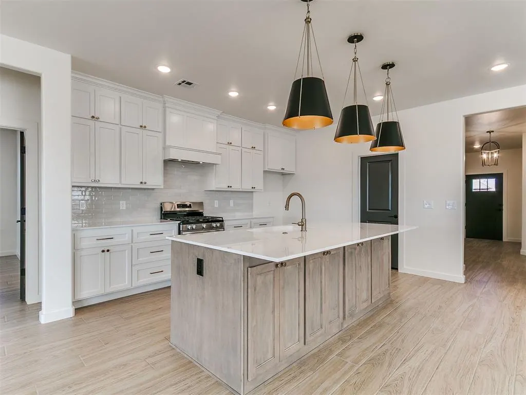 Photo 15 — 7701 Three Woods Lane, Yukon, OK 73099