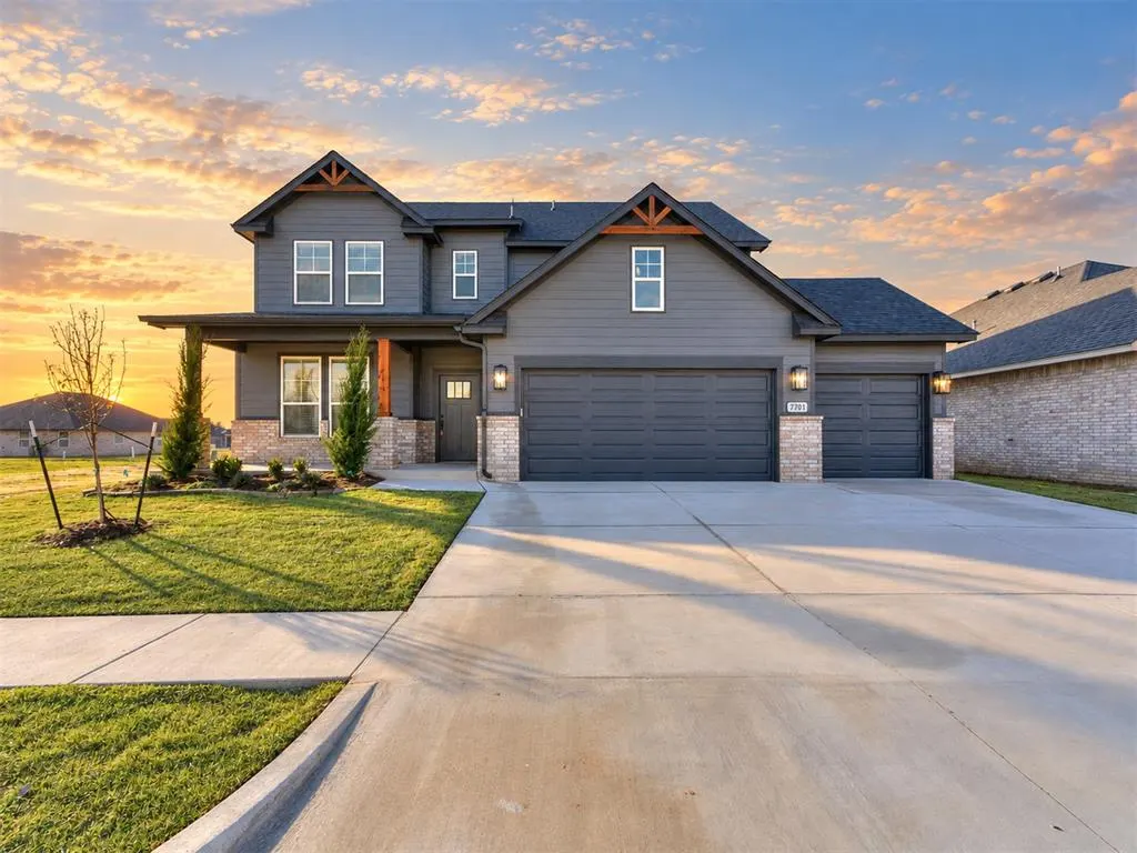 Photo 2 — 7701 Three Woods Lane, Yukon, OK 73099