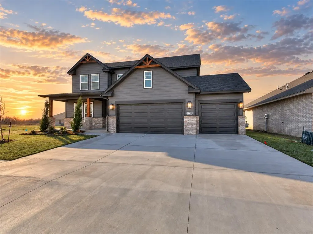 Photo 3 — 7701 Three Woods Lane, Yukon, OK 73099