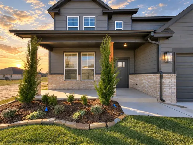Photo 4 — 7701 Three Woods Lane, Yukon, OK 73099
