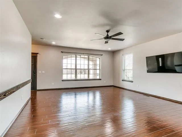 Photo 6 — 613 SW 7th St, Moore, OK 73160