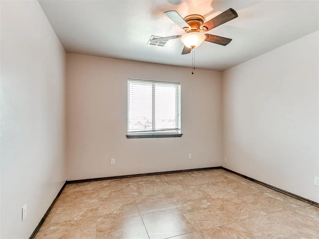 Photo 25 — 613 SW 7th St, Moore, OK 73160