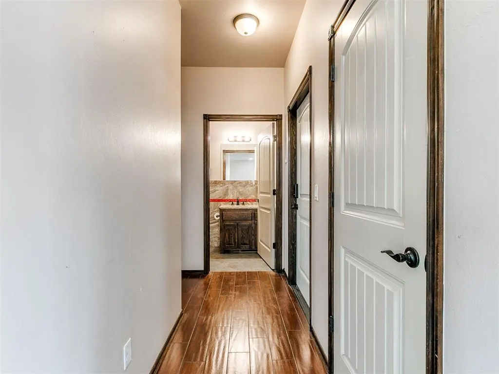 Photo 30 — 613 SW 7th St, Moore, OK 73160