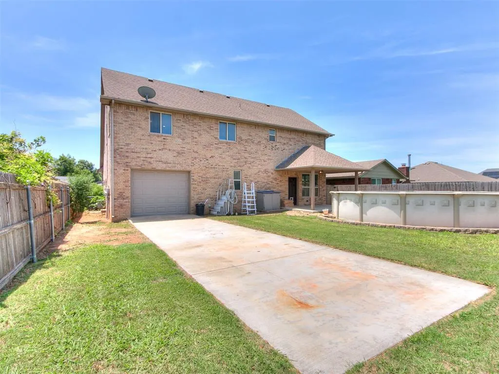 Photo 39 — 613 SW 7th St, Moore, OK 73160
