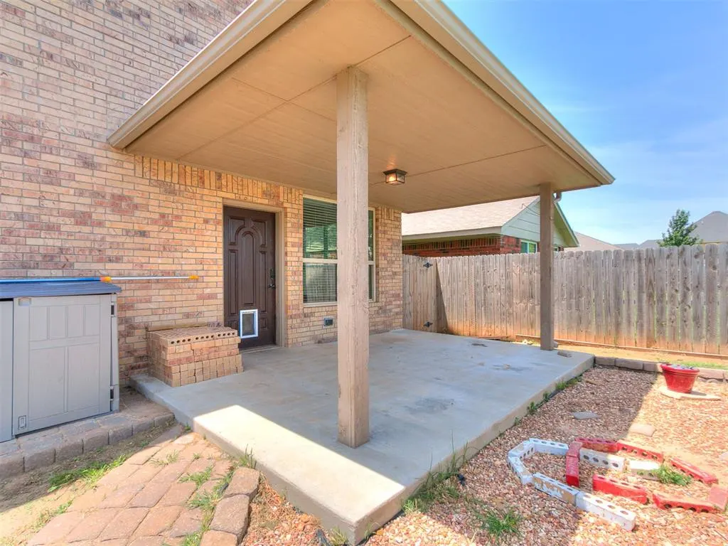 Photo 40 — 613 SW 7th St, Moore, OK 73160