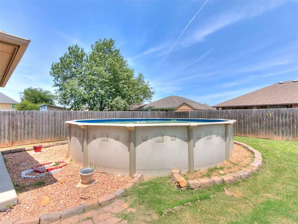 Photo 41 — 613 SW 7th St, Moore, OK 73160