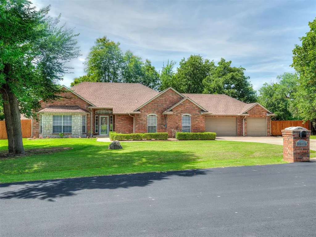 Front exterior — 4445 Oak Hill, Guthrie, OK 73044