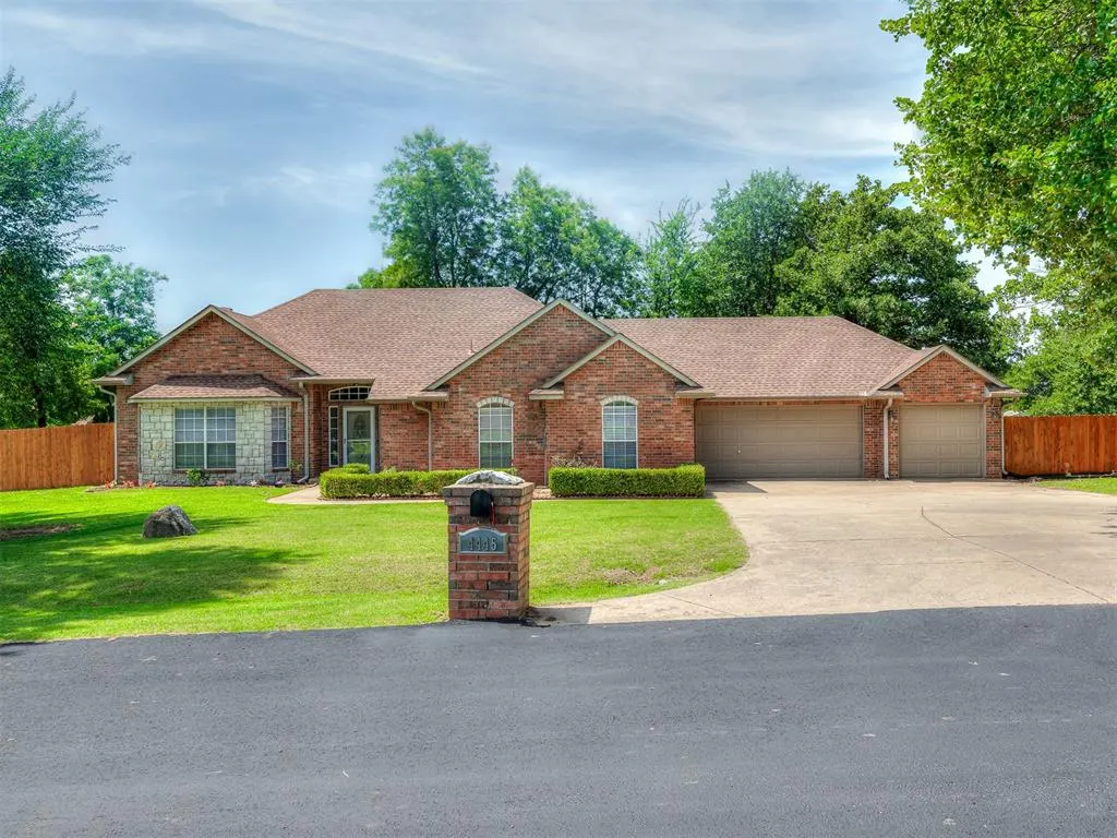 Photo 3 — 4445 Oak Hill, Guthrie, OK 73044