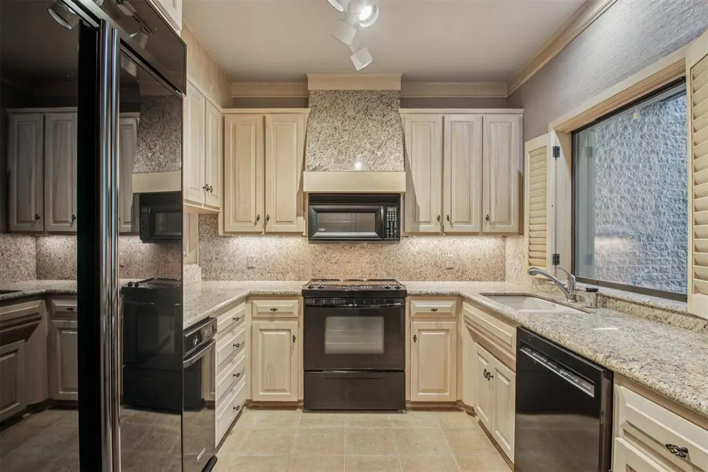 Photo 23 — 4106 Coletta Drive 4, Oklahoma City, OK 73120