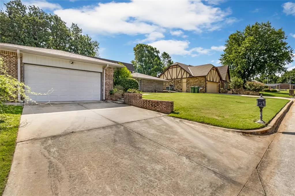 Photo 2 — 1500 Summerton Place, Yukon, OK 73099
