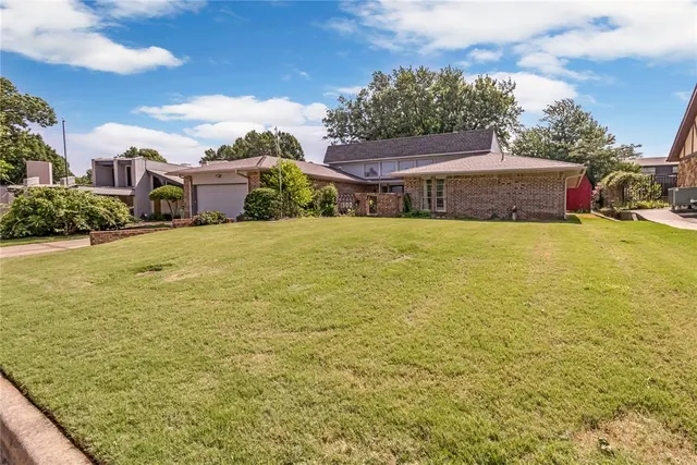 Photo 3 — 1500 Summerton Place, Yukon, OK 73099