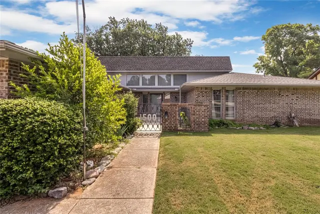 Photo 4 — 1500 Summerton Place, Yukon, OK 73099