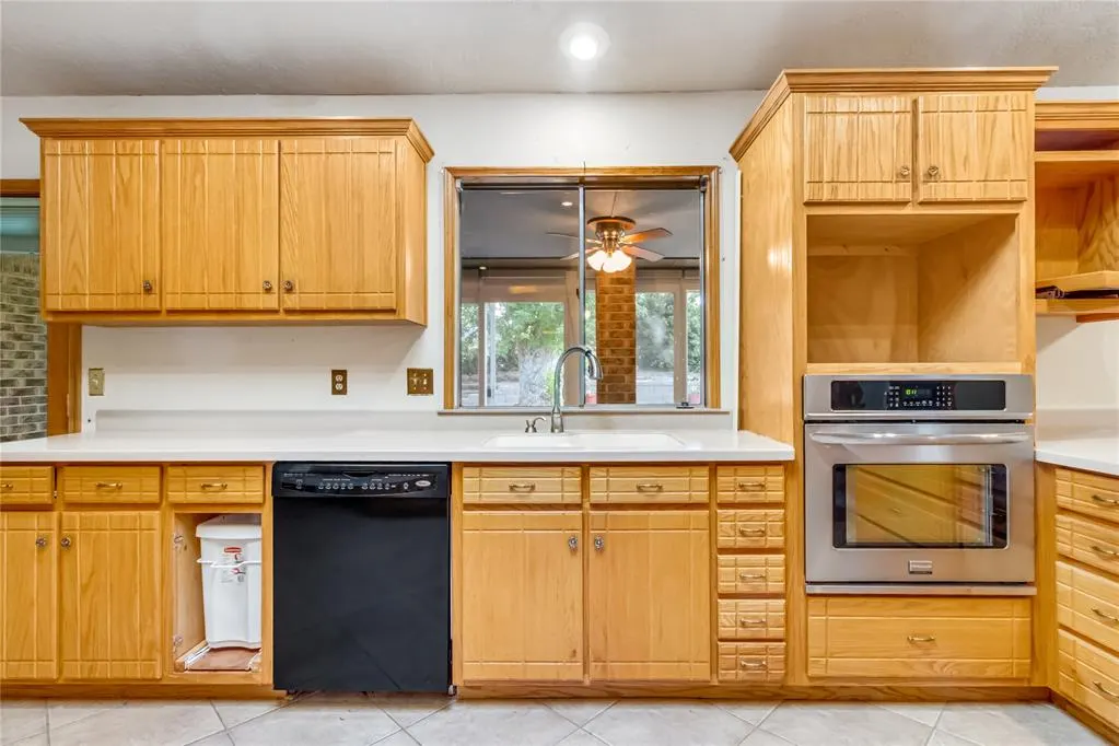 Photo 11 — 1500 Summerton Place, Yukon, OK 73099