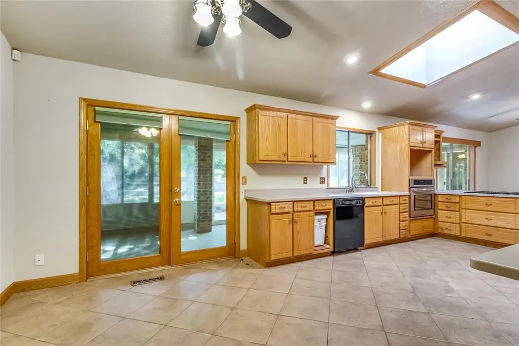 Photo 14 — 1500 Summerton Place, Yukon, OK 73099