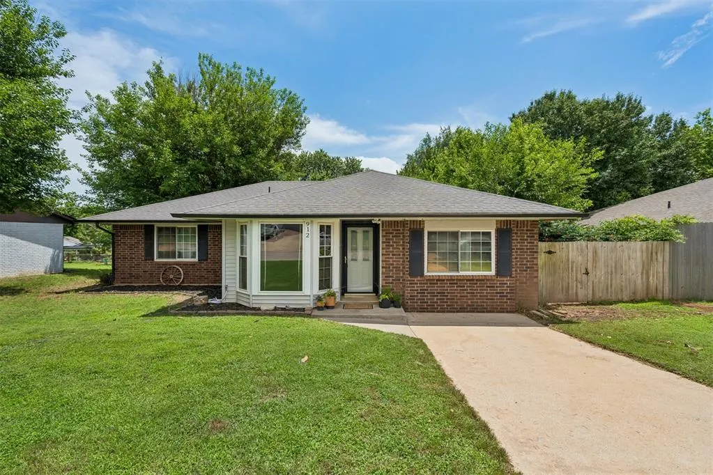 Front exterior — 912 Mockingbird Lane, Purcell, OK 73080